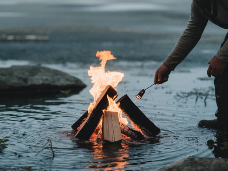 How to make a fire in any weather conditions